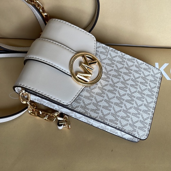 Michael Kors Carmen Small Logo Smartphone Crossbody Bag
Light Cream Multi - Picture 4 of 16